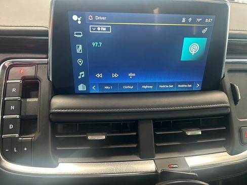 Used 2022 Chevrolet Suburban Z71 AWD/4WD image 28