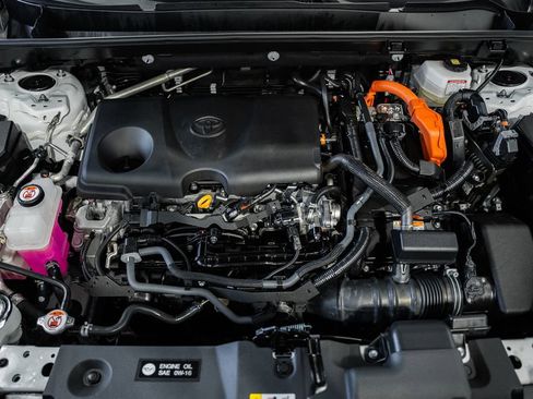 Used 2025 Toyota RAV4 XLE image 16