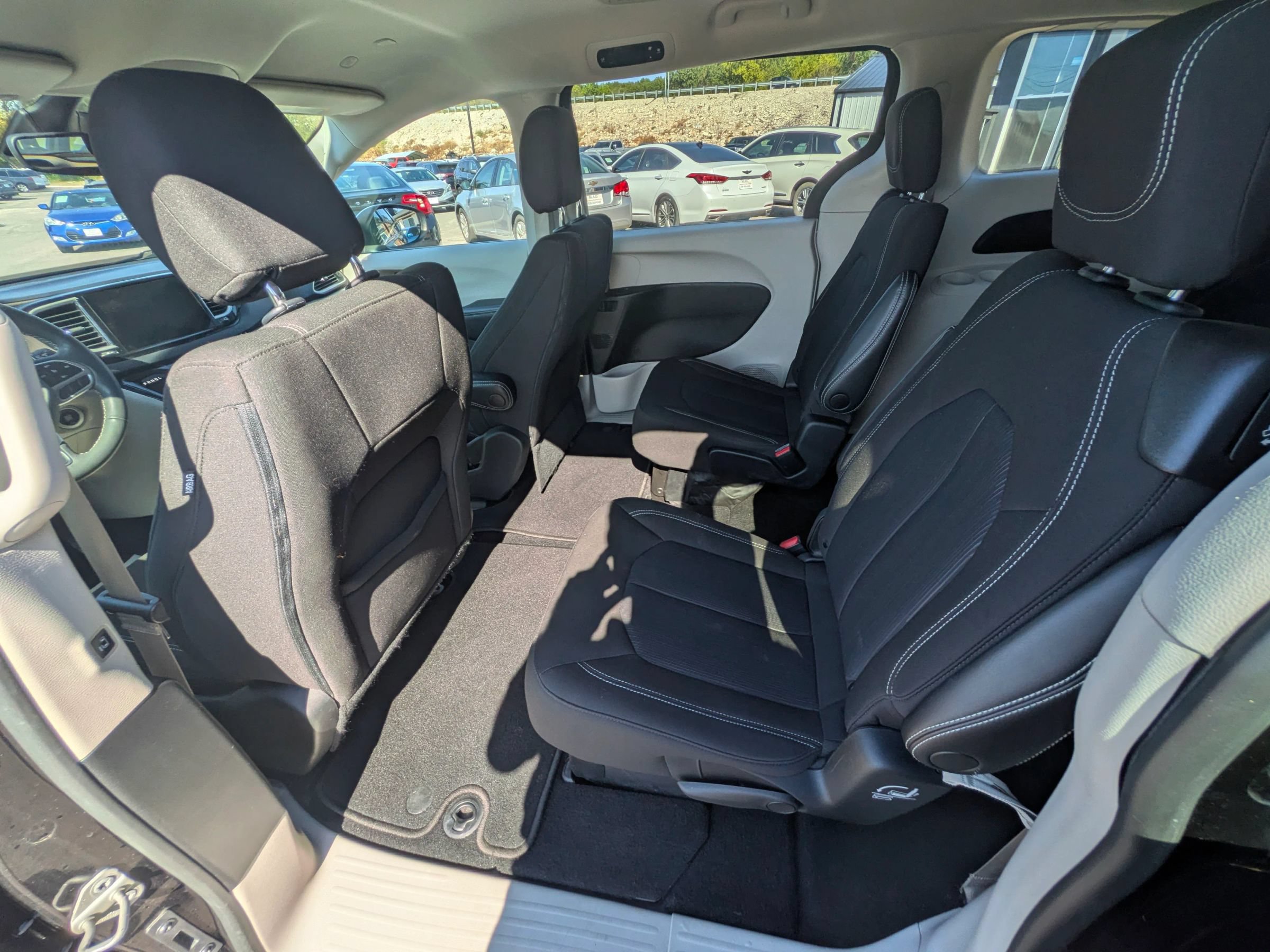 Used 2022 Chrysler Voyager LX FWD image 31