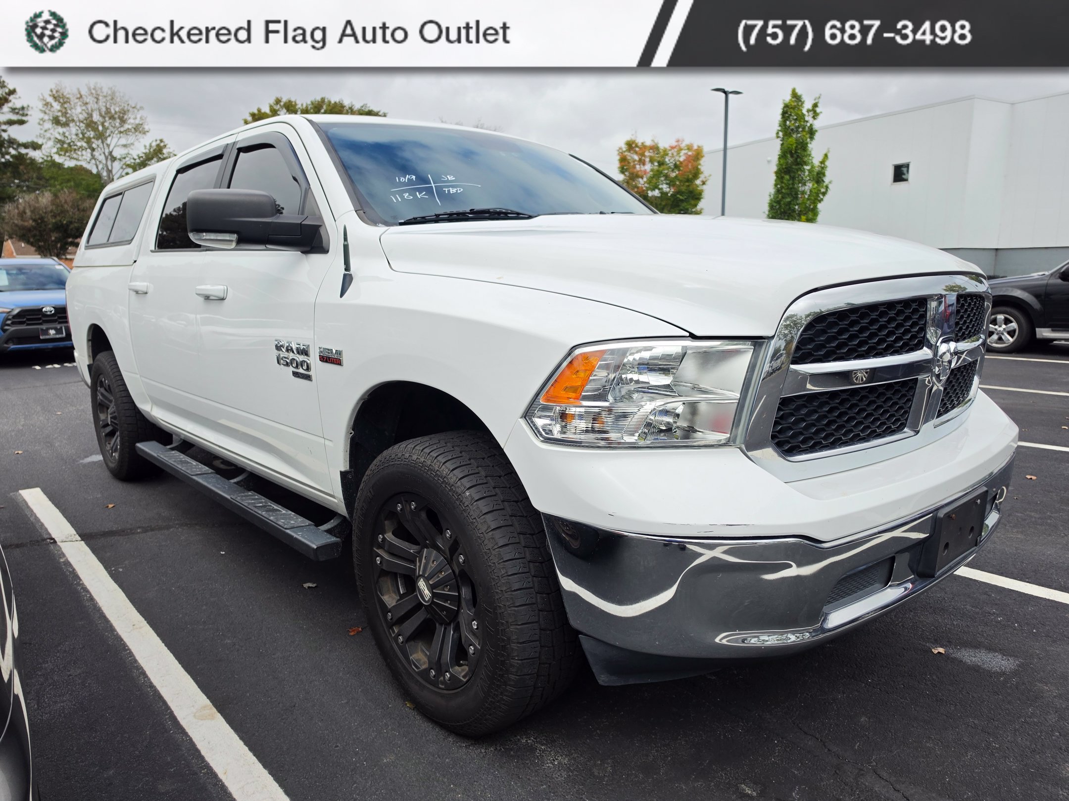Used 2019 RAM 1500 Classic SLT w/ Luxury Group AWD/4WD image 3