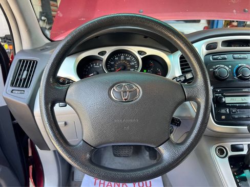 Used 2005 Toyota Highlander 4WD V6 w/ 3rd Row image 17