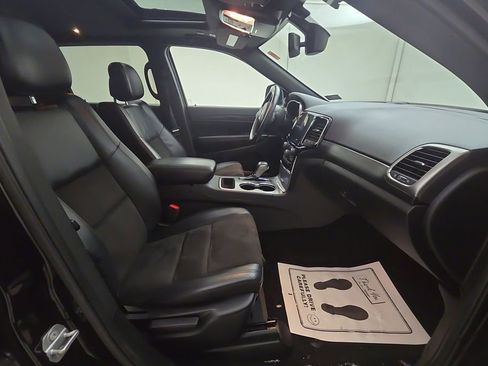 Used 2020 Jeep Grand Cherokee Altitude image 29