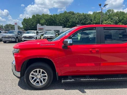 Used 2022 Chevrolet Silverado 1500 LT AWD/4WD image 2