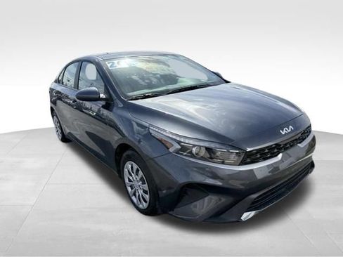 Used 2024 Kia Forte LX FWD image 3