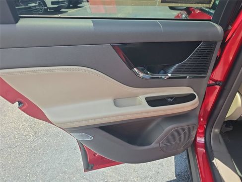 Used 2022 Lincoln Corsair FWD image 11