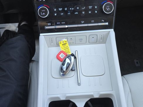 Used 2025 Hyundai Santa Fe Calligraphy image 15