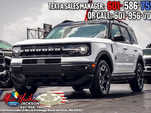 Used 2023 Ford Bronco Sport Outer Banks image 2