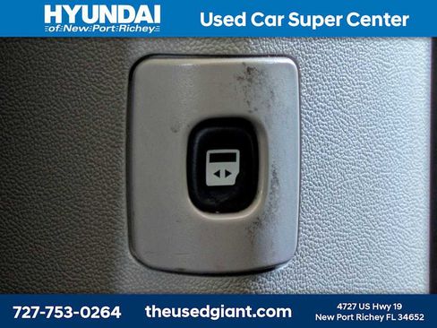 Used 2014 Chrysler Town & Country Touring FWD image 20