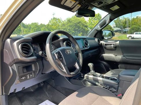 Used 2019 Toyota Tacoma TRD Off-Road AWD/4WD image 16