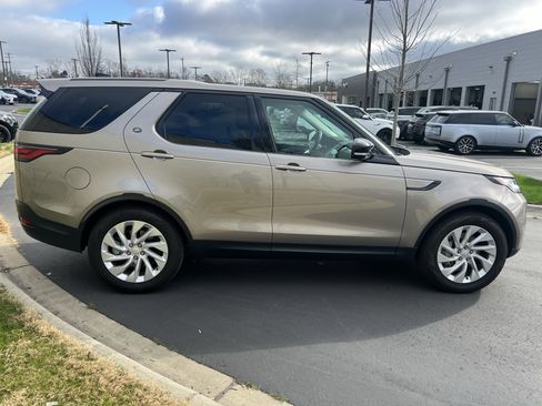 Certified 2024 Land Rover Discovery S image 8