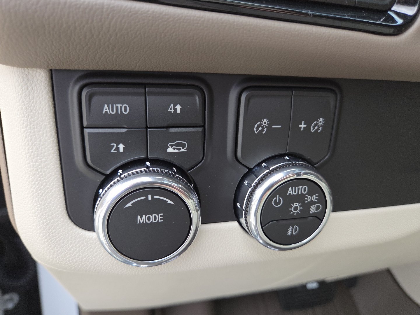 New 2026 GMC Yukon Denali w/ Sun & Power Step Package AWD/4WD image 6