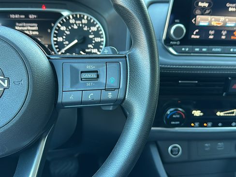 Certified 2022 Nissan Rogue SV image 15