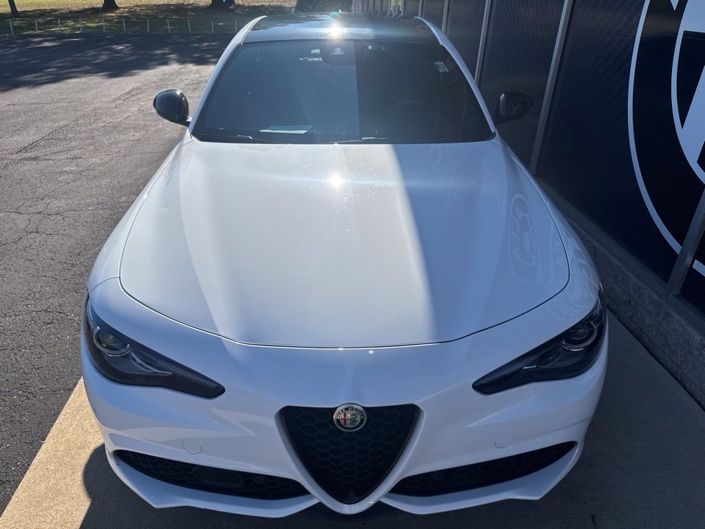 Used 2023 Alfa Romeo Giulia Estrema AWD/4WD image 9