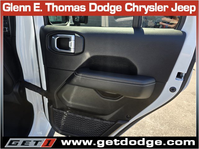 Used 2023 Jeep Wrangler Unlimited Sahara w/ Cold Weather Group AWD/4WD image 34