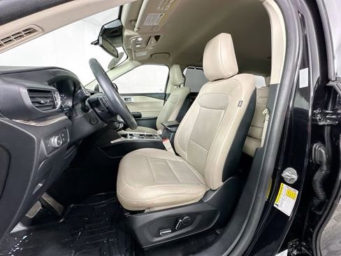 Used 2020 Ford Explorer Limited image 18