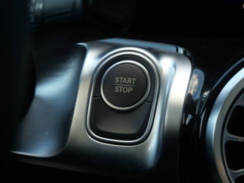 Used 2025 Mercedes-Benz EQB 300 4MATIC image 18