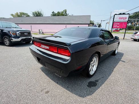 Used 2010 Dodge Challenger R/T RWD image 5