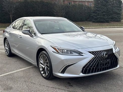 Certified 2025 Lexus ES 300h w/ Luxury Package image 3