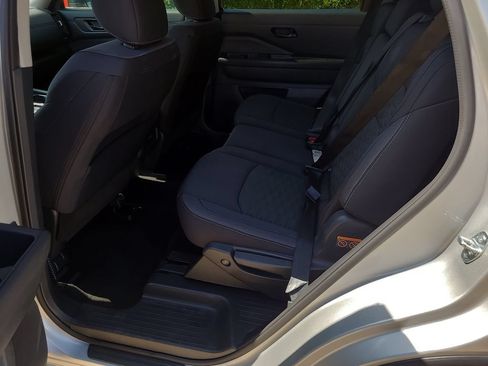 Certified 2024 Nissan Pathfinder SV FWD image 9