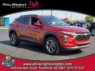 Used 2025 Chevrolet Trax LT image 1