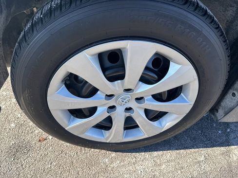 Used 2024 Toyota Corolla LE image 29