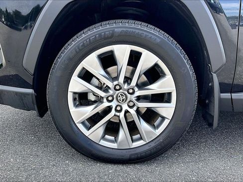 Used 2022 Toyota RAV4 XLE Premium AWD/4WD image 7