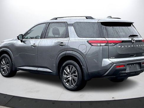 Used 2022 Nissan Pathfinder SV image 6