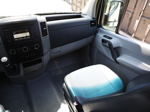 Used 2014 Mercedes-Benz Sprinter 2500 image 24