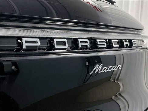 New 2026 Porsche Macan image 33
