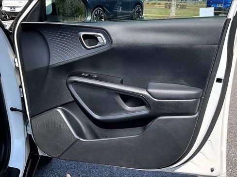 Used 2021 Kia Soul S image 25