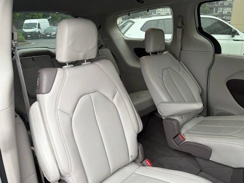 Used 2021 Chrysler Pacifica Touring-L w/ Premium & Safety Sphere Group FWD image 33
