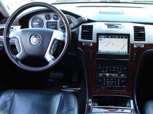 Used 2012 Cadillac Escalade ESV Luxury AWD/4WD image 10