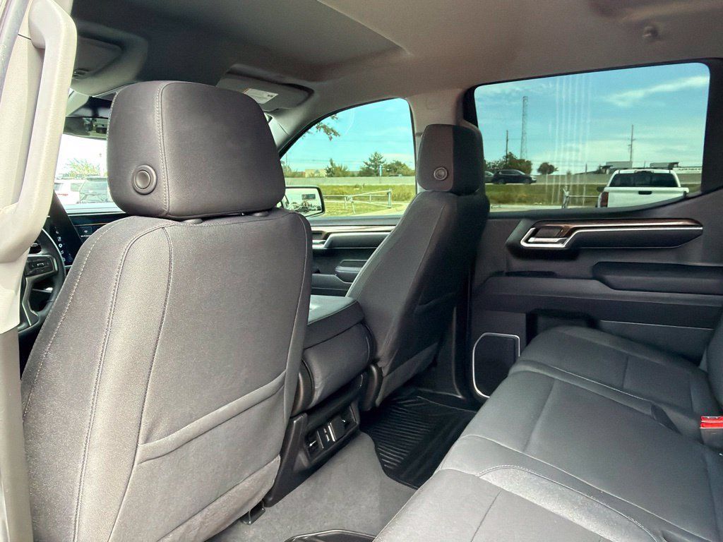 Used 2025 Chevrolet Silverado 1500 LT AWD/4WD image 15