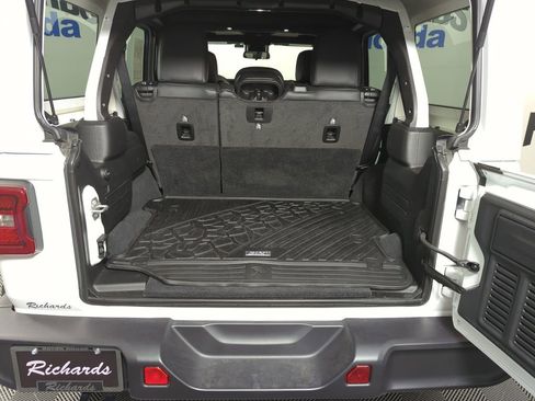 Used 2024 Jeep Wrangler Sahara image 17