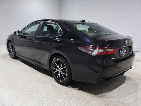 Used 2024 Toyota Camry SE image 4