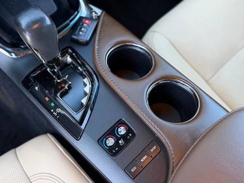 Used 2014 Toyota Avalon Limited image 26