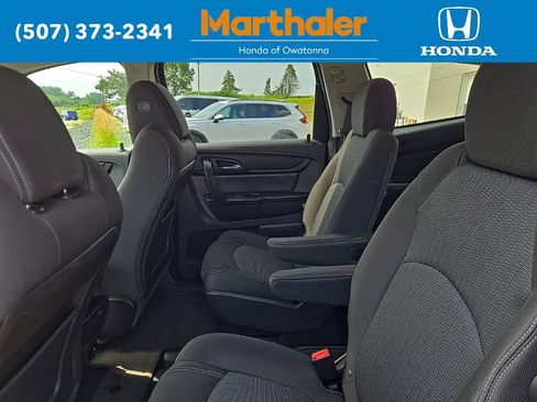 Used 2017 Chevrolet Traverse LT FWD image 12