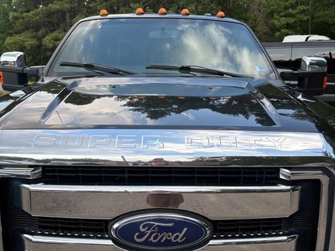 Used 2015 Ford F250 Lariat w/ Lariat Chrome Package AWD/4WD image 9