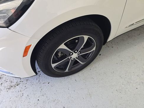 Certified 2022 Buick Enclave Essence w/ Experience Buick Package image 9