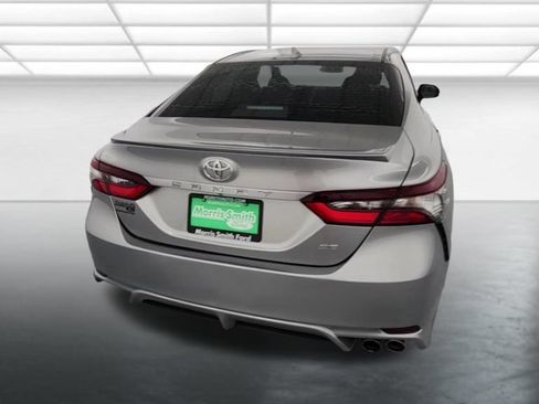 Used 2021 Toyota Camry SE FWD image 7