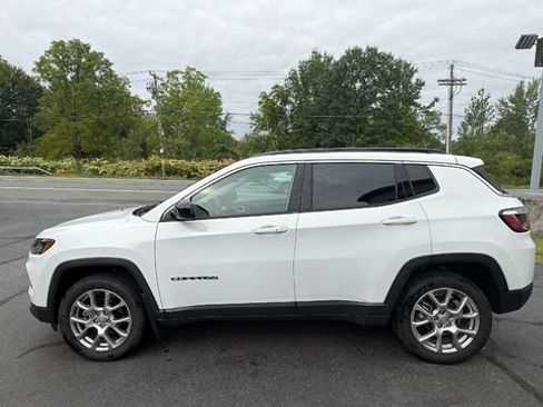 Used 2022 Jeep Compass Latitude AWD/4WD image 8