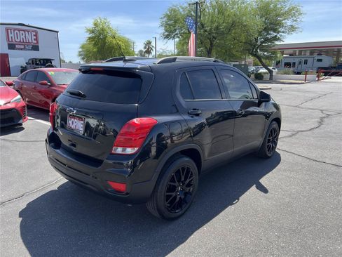 Used 2021 Chevrolet Trax LT w/ Midnight Edition FWD image 5