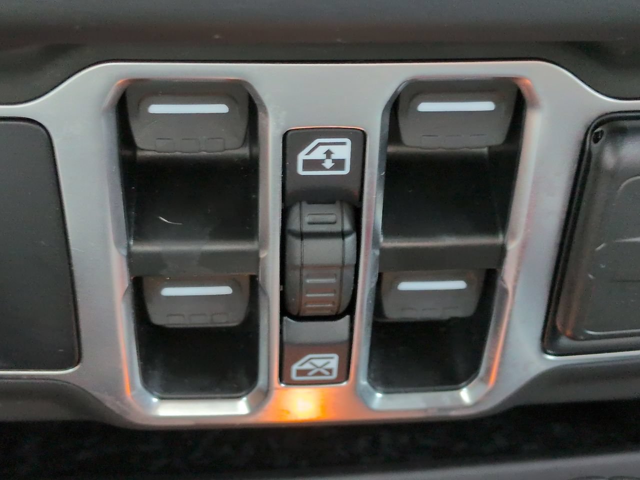 Used 2025 Jeep Gladiator Sport AWD/4WD image 25