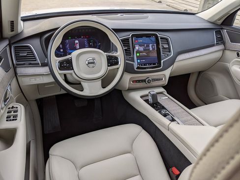 Certified 2024 Volvo XC90 T8 Core w/ Protection Package Premier image 12