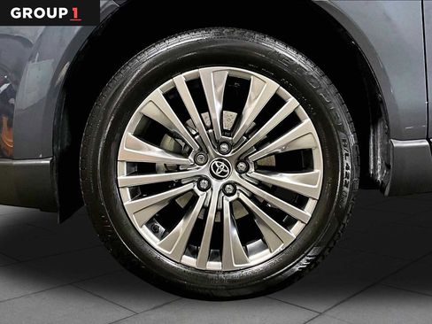 Used 2024 Toyota Venza Limited AWD/4WD image 11