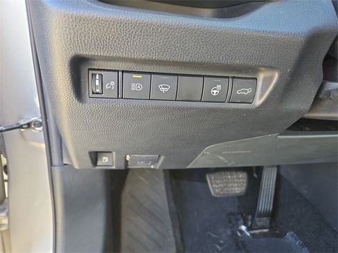 Used 2021 Toyota RAV4 XLE image 19