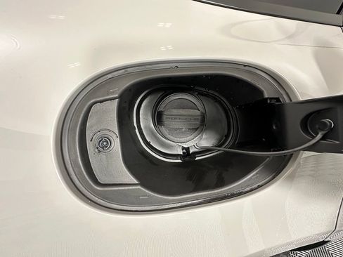 Certified 2026 Porsche Macan Turbo AWD/4WD image 43