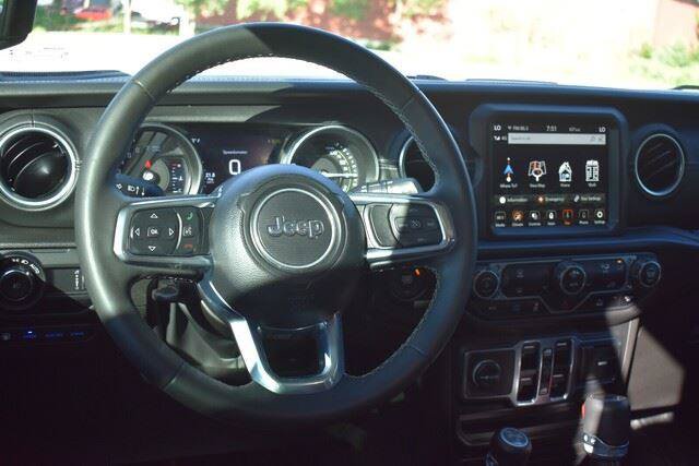Used 2023 Jeep Wrangler Unlimited Sahara AWD/4WD image 23
