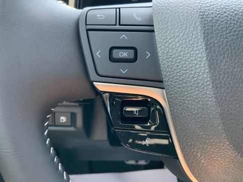 Used 2025 Toyota Camry SE FWD image 23