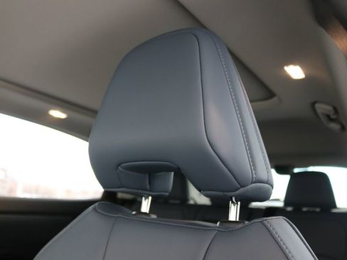 Used 2024 Nissan Ariya AWD image 17